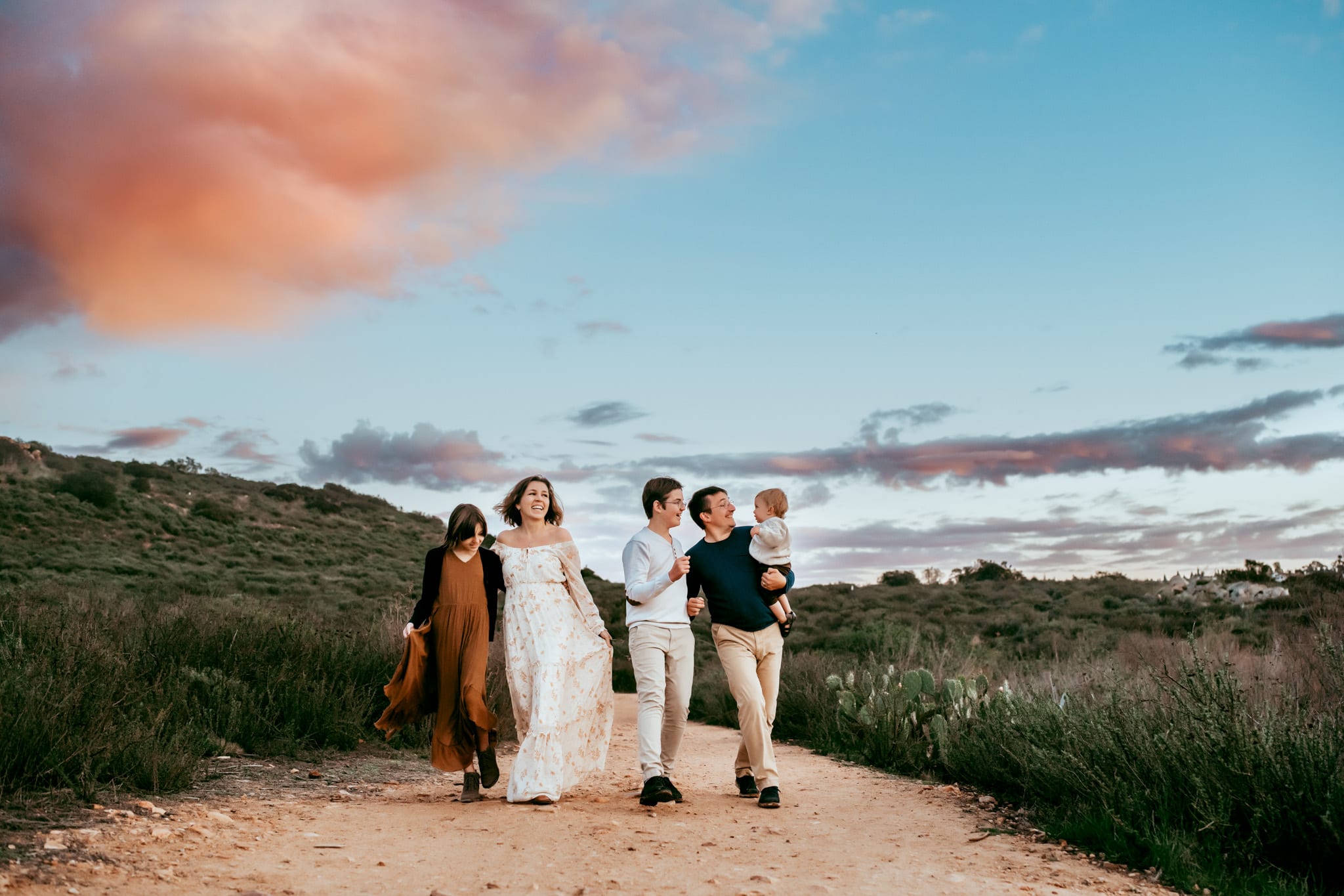 Family of 5 walking together at Lake Hodges taken by Kim Belverud Photography